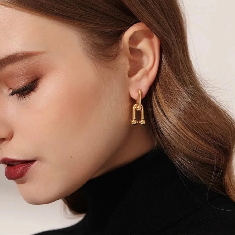 NWT 18k Gold plated modern link lock earrings - Picture 2 of 5